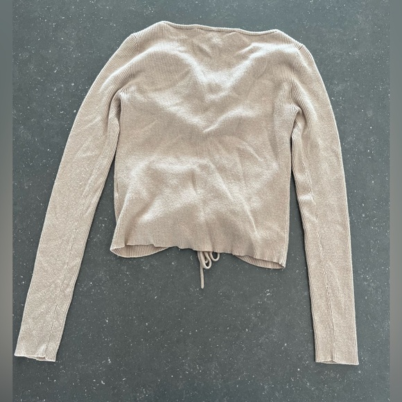 GUESS crop top in large - Picture 5 of 7